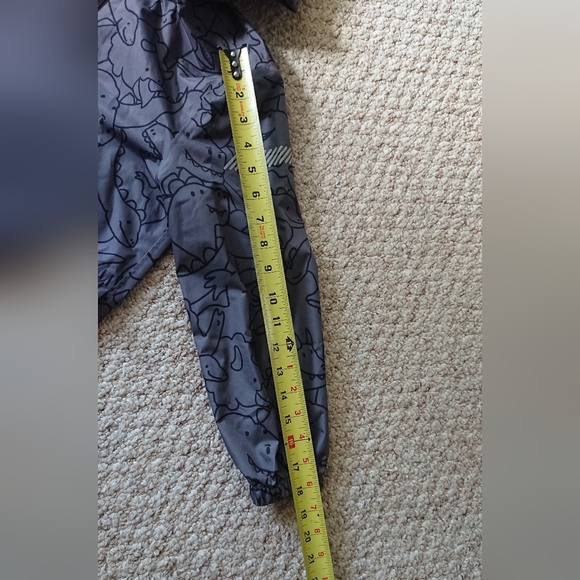 H&M dark Gray Dinosaur Print rain Jacket size 6/7 - Picture 6 of 13